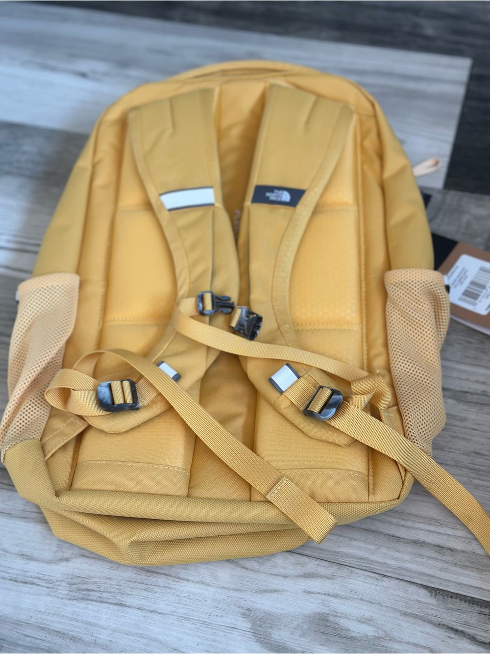 The North Face Women’s 27L Backpack Pale Amber/Mineral Salt - Picture 4 of 11
